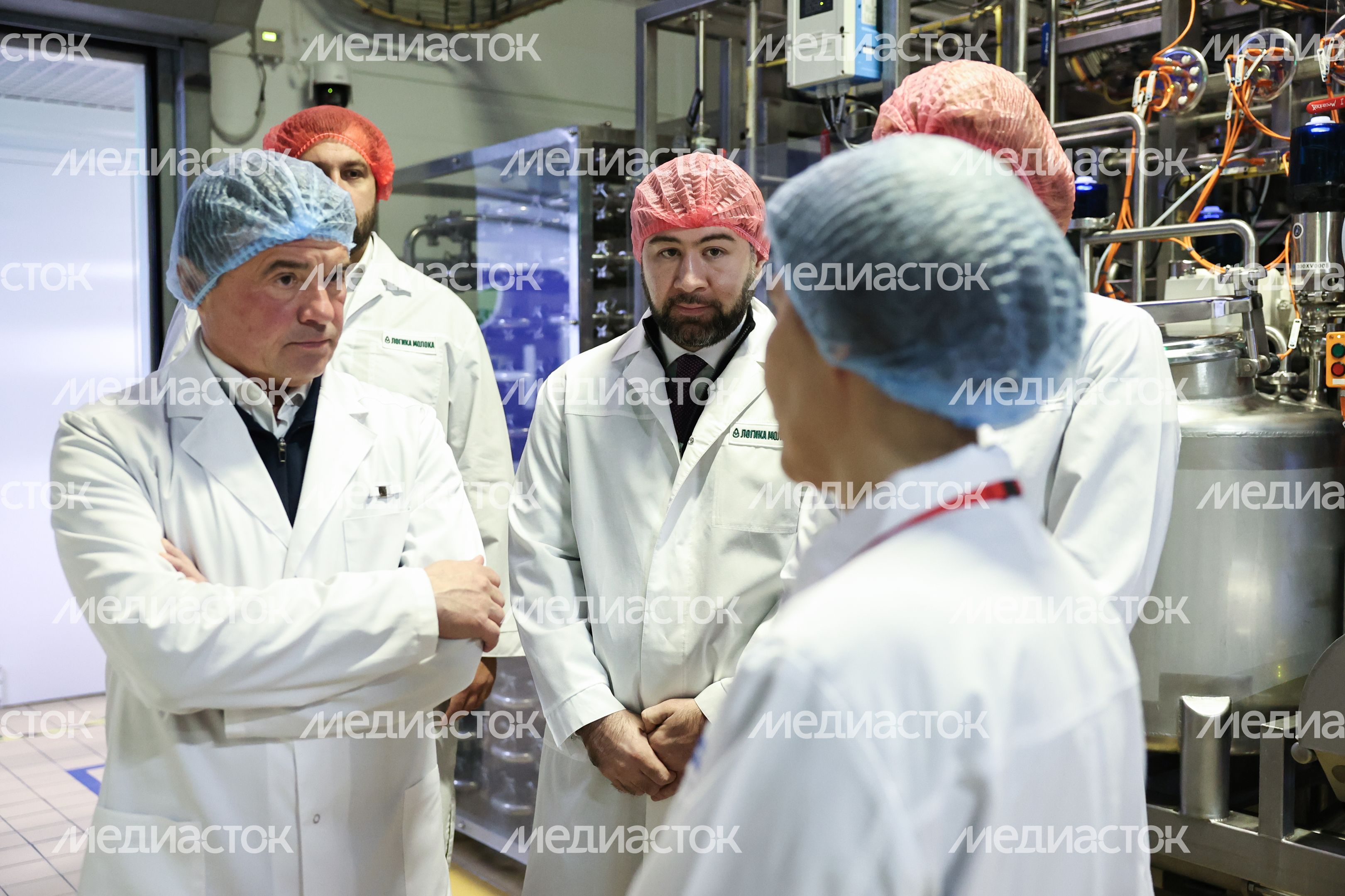 Андрей Воробьев и Оксана Лут посетили молочный комбинат "Чеховский" Андрей Воробьев и Оксана Лут посетили молочный комбинат "Чеховский"