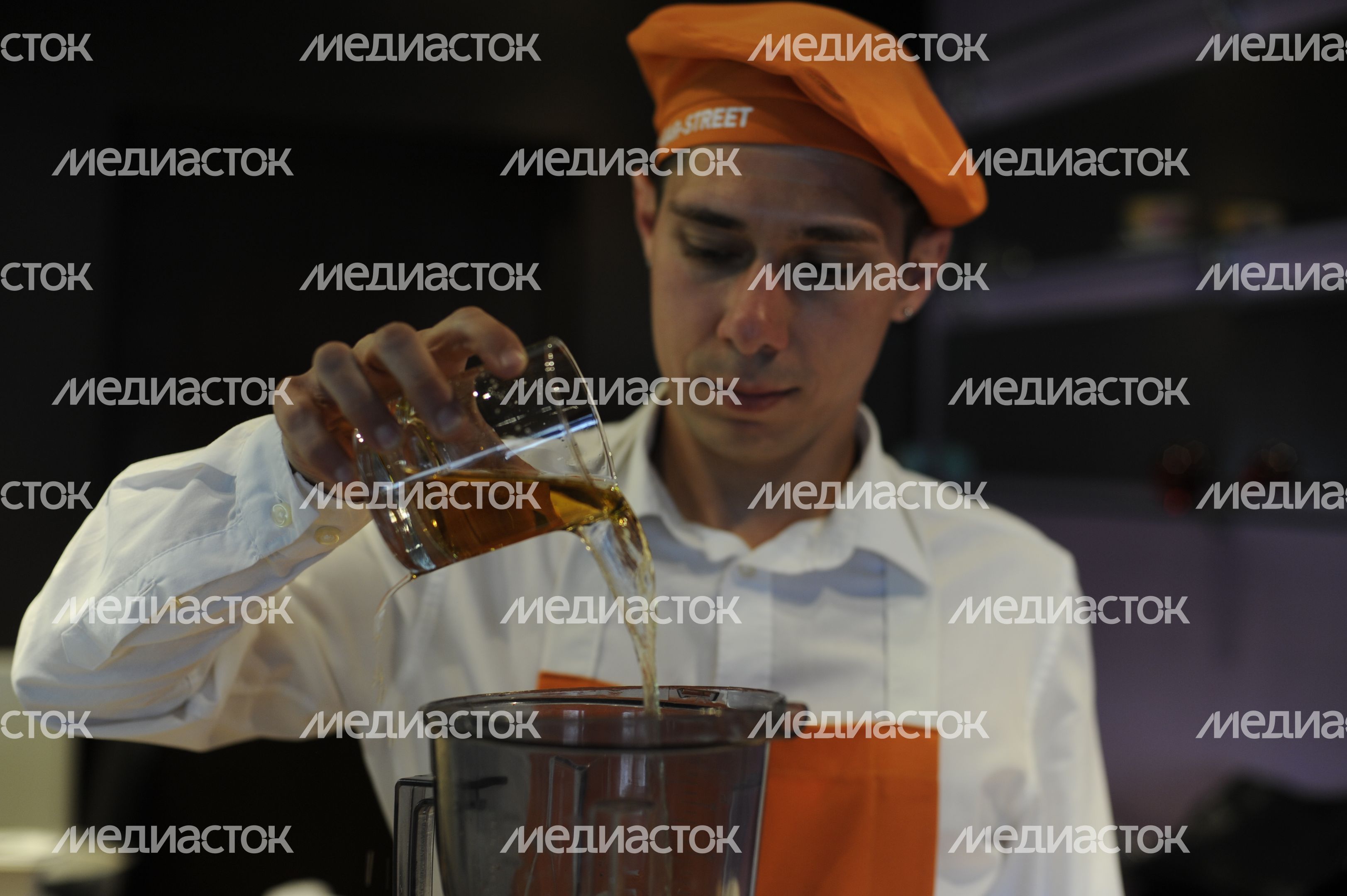 Приготовление мятного смузи Приготовление мятного смузи