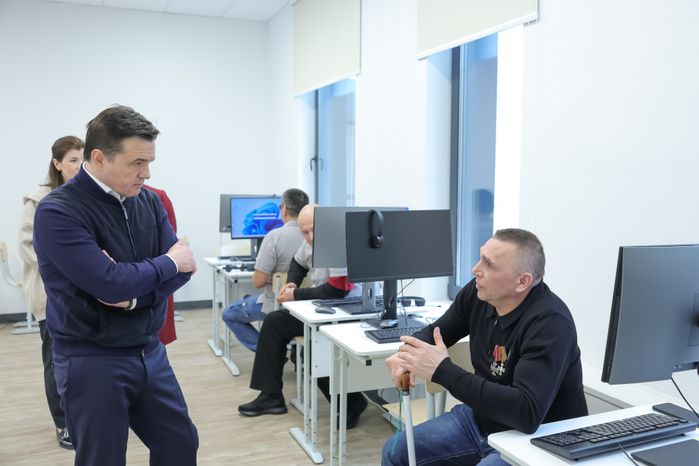 Андрей Воробьев навестил раненых бойцов в центре им. Мещерякова
