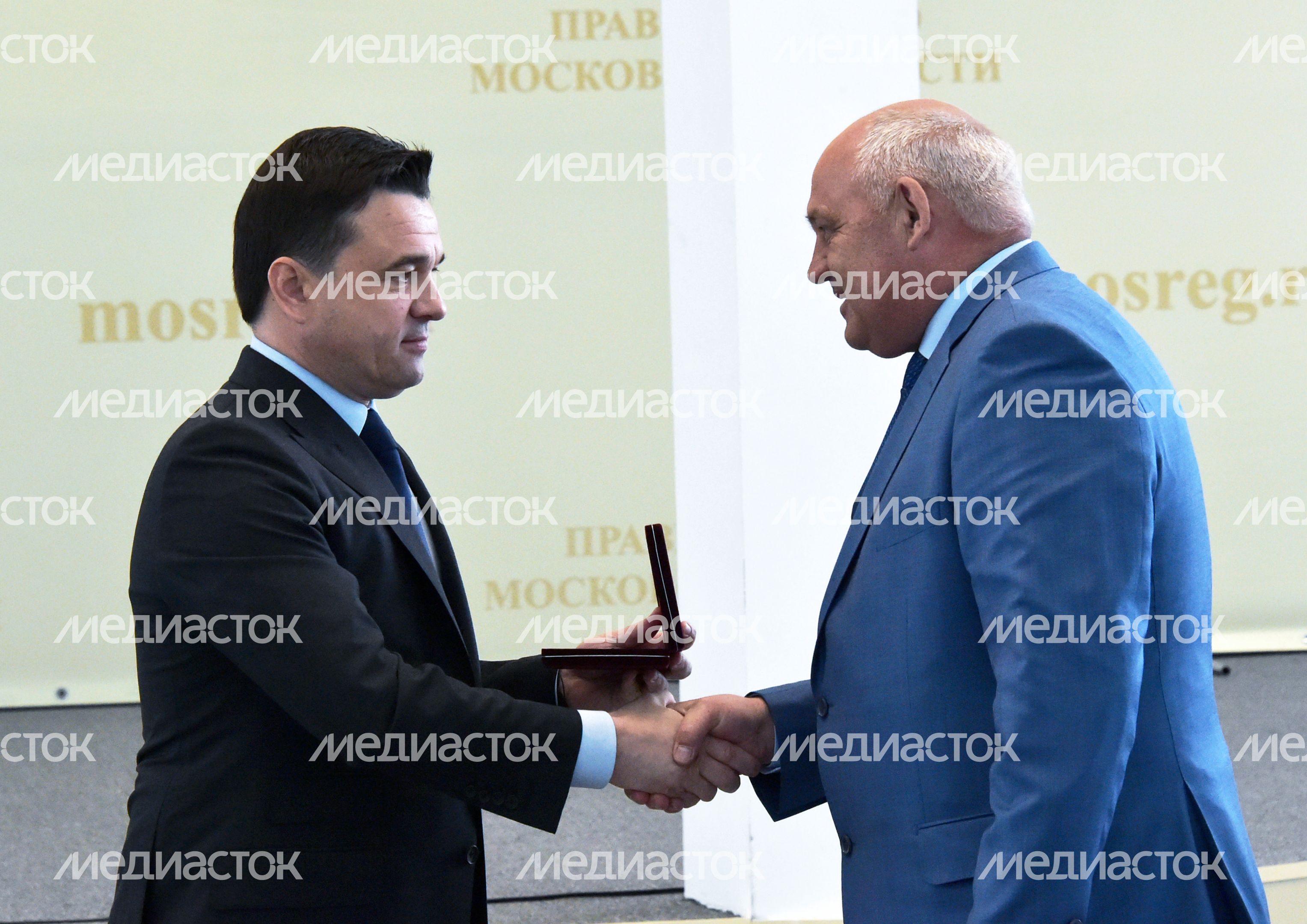 А. Воробьев поздравил жителей Подмосковья с наступающим Днем России