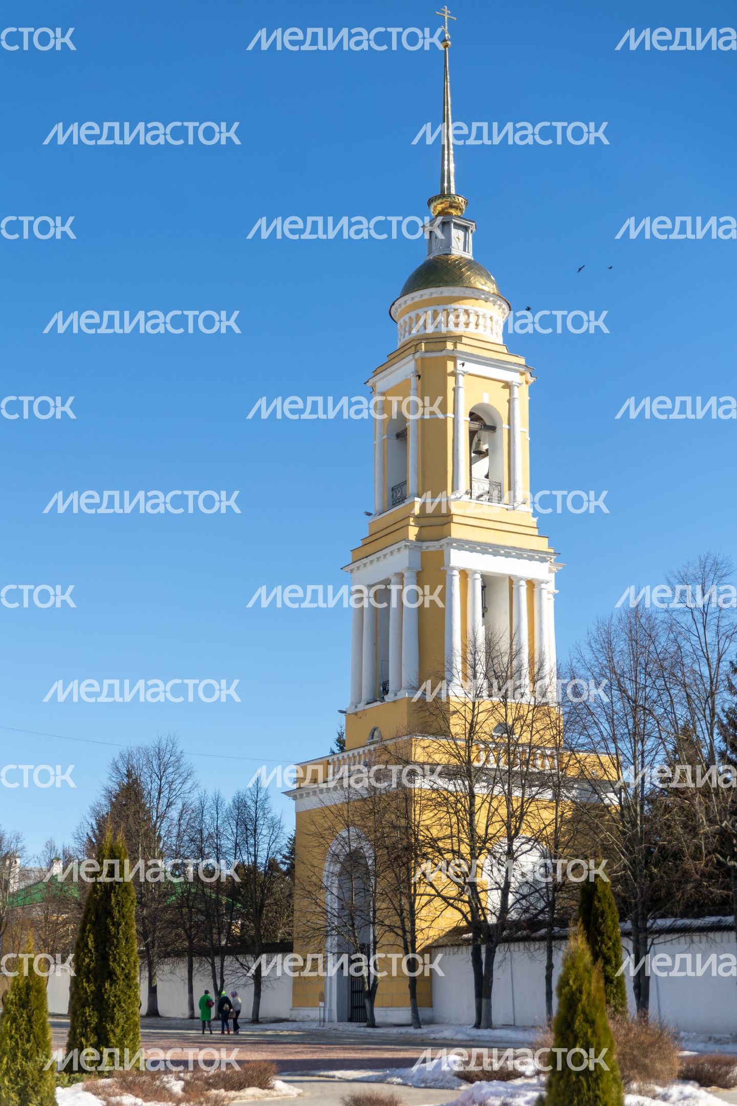 Коломенский кремль. Соборная площадь и Пятницкие ворота Коломенский кремль. Соборная площадь и Пятницкие ворота