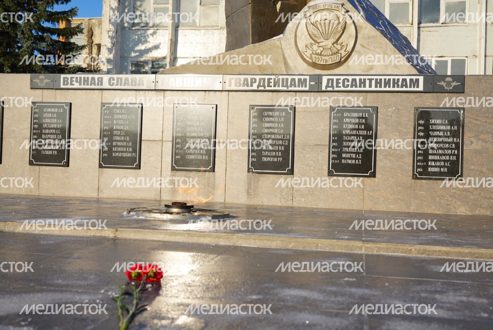 Возложение цветов к мемориалу погибших десантников Губернатором Подмосковья
