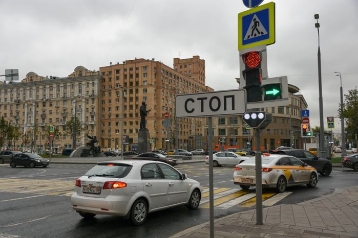 Повседневная жизнь города в Москве осенью