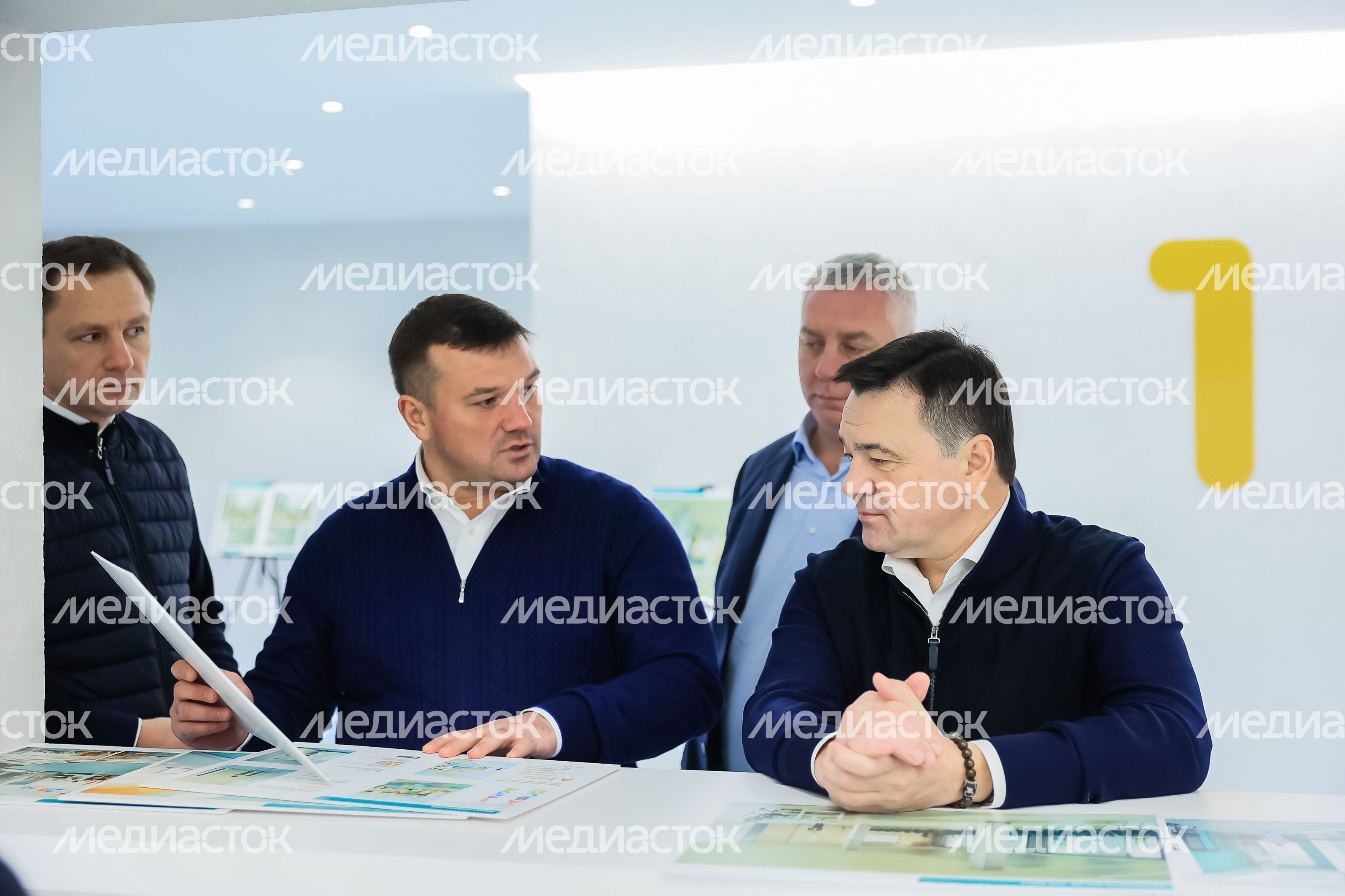 Посещение Губернатором Подмосковья стройплощадки Детской областной больницы в Красногорске