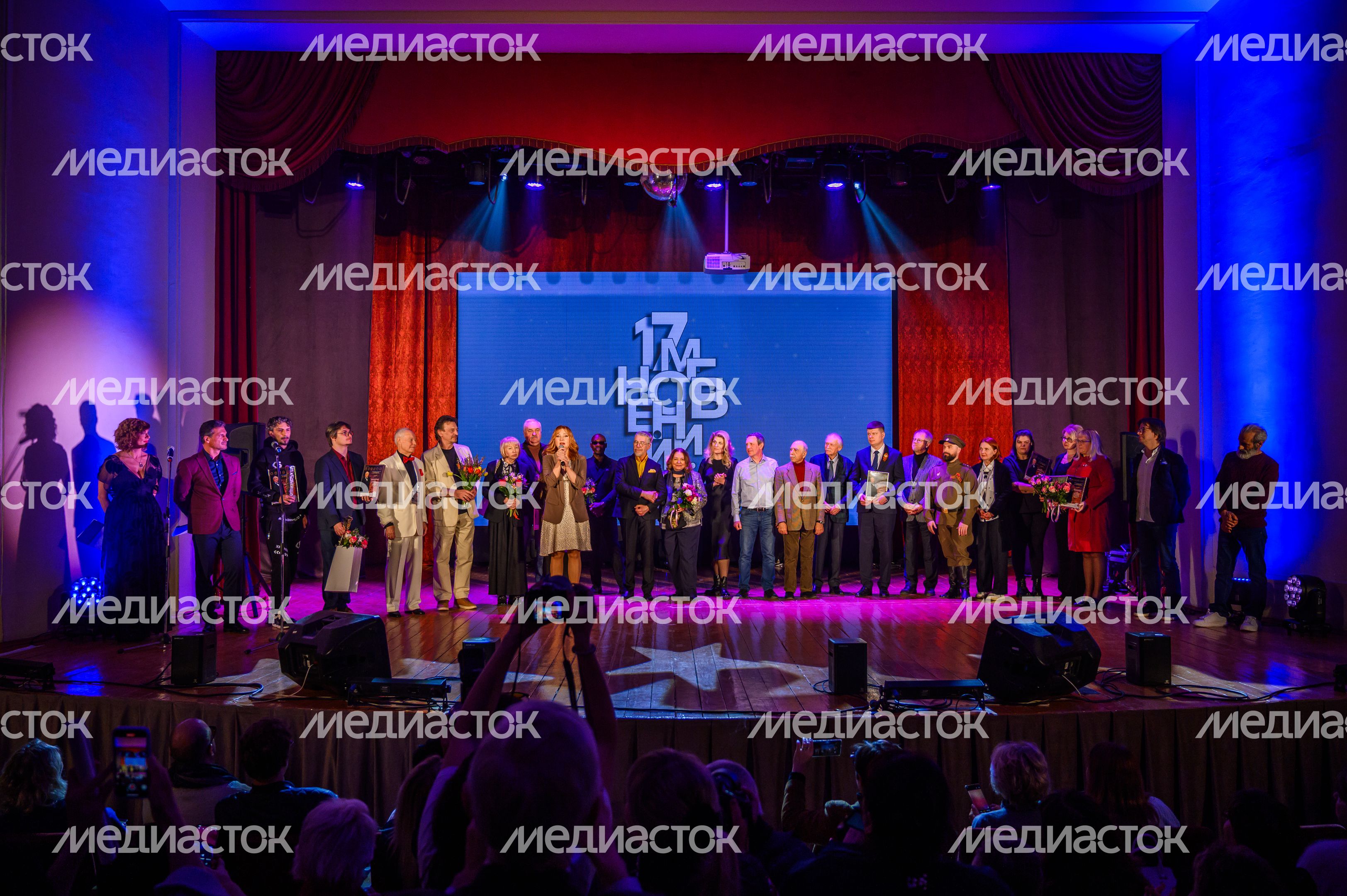 Церемония закрытия кинофестиваля "17 мгновений" в Павловском Посаде Церемония закрытия кинофестиваля "17 мгновений" в Павловском Посаде