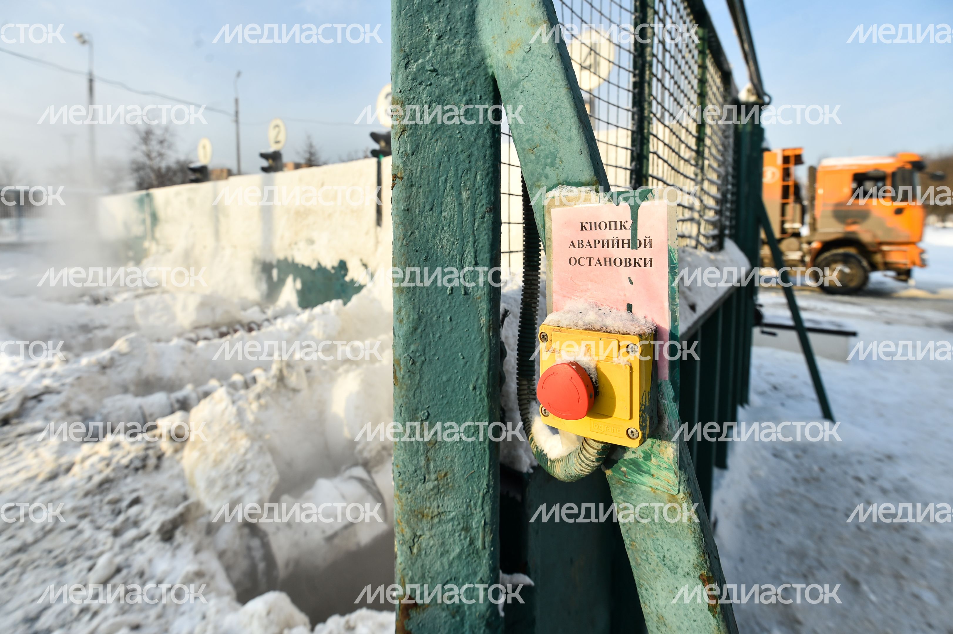 Утилизация снега на снегосплавном пункте «Черкизово»