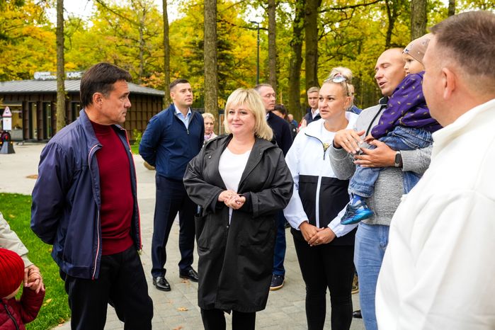 Андрей Воробьев проверил благоустройство лесопарка "Дубрава"