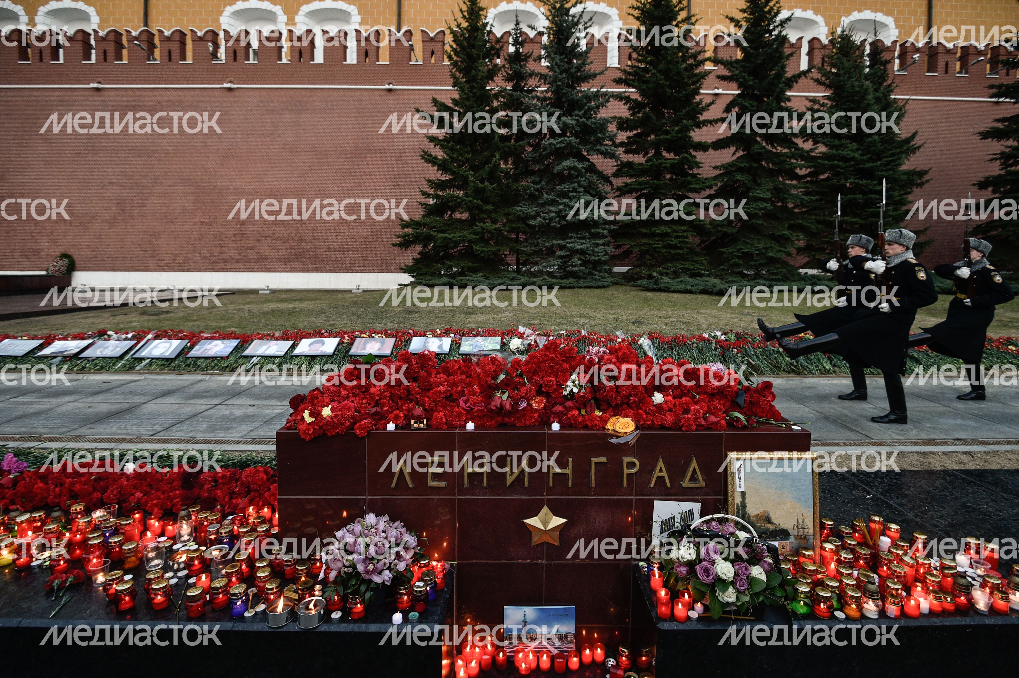 Траурный митинг памяти 11 жертв теракта в Санкт-Петербурге