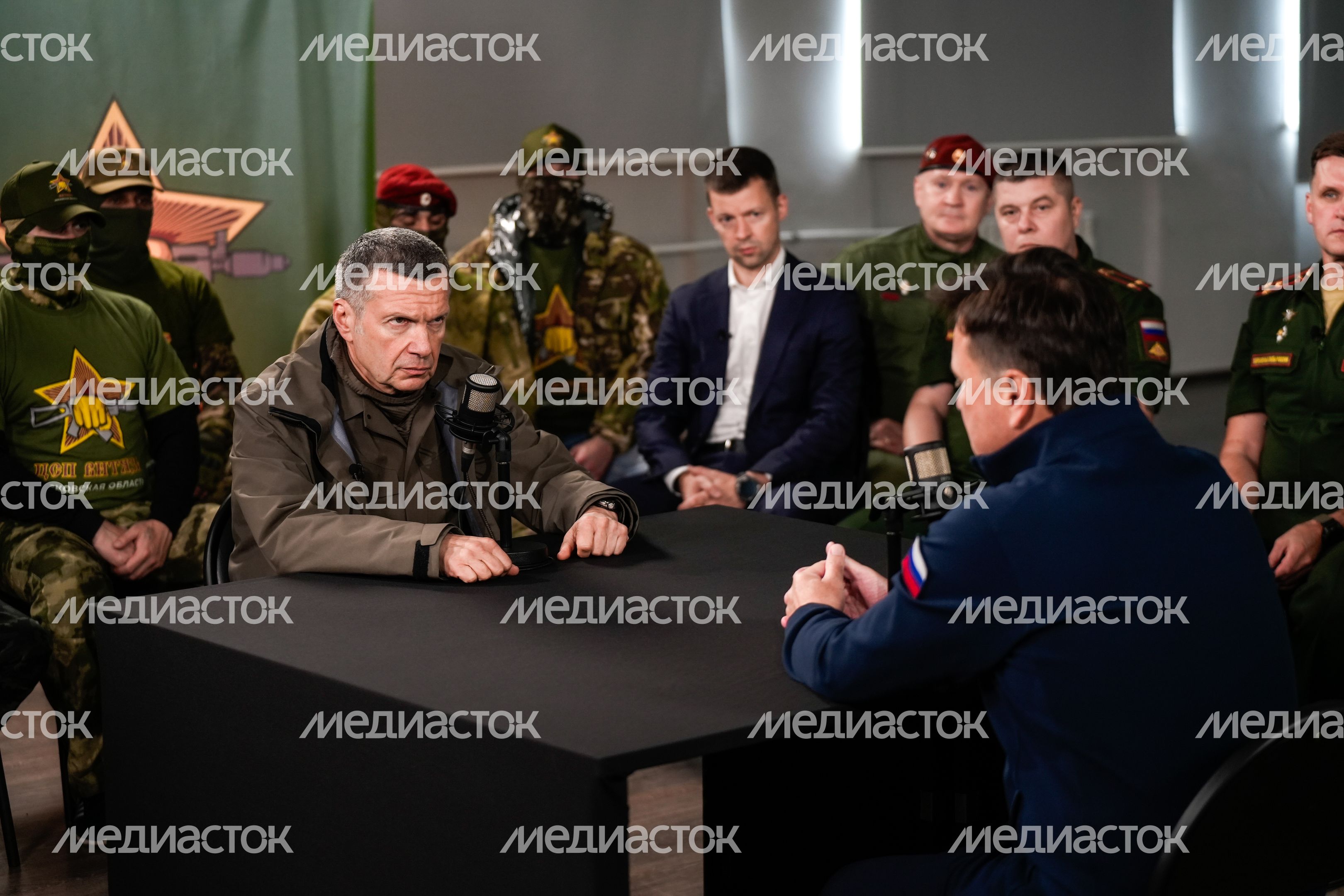 Андрей Воробьев и Владимир Соловьев посетили центр спецподготовки "Витязь" в Балашихе Андрей Воробьев и Владимир Соловьев посетили центр спецподготовки "Витязь" в Балашихе