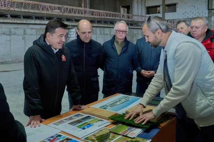 Проверка хода строительства ФОКа с крытым катком в Волоколамске Губернатором Подмосковья