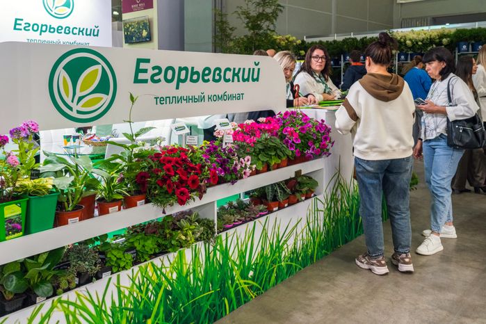 Выставочный стенд с растениями Егорьевского тепличного комбината на Международной выставке «ЦветыЭкспо» в Красногорске