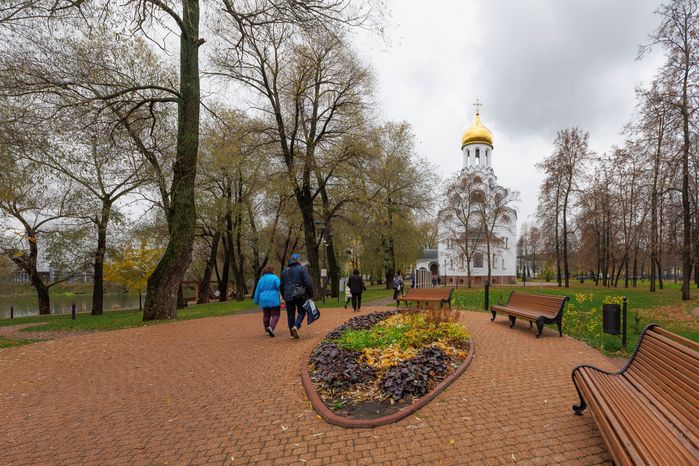 Усадьба Белая Дача в Котельниках осенью