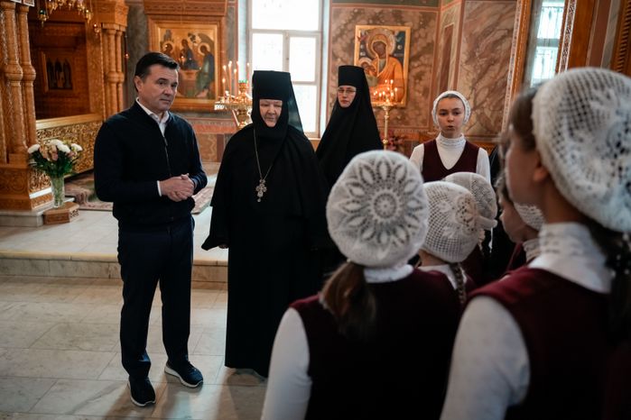 Андрей Воробьев навестил воспитанниц детского приюта-пансиона при Покровском Хотьковском женском монастыре