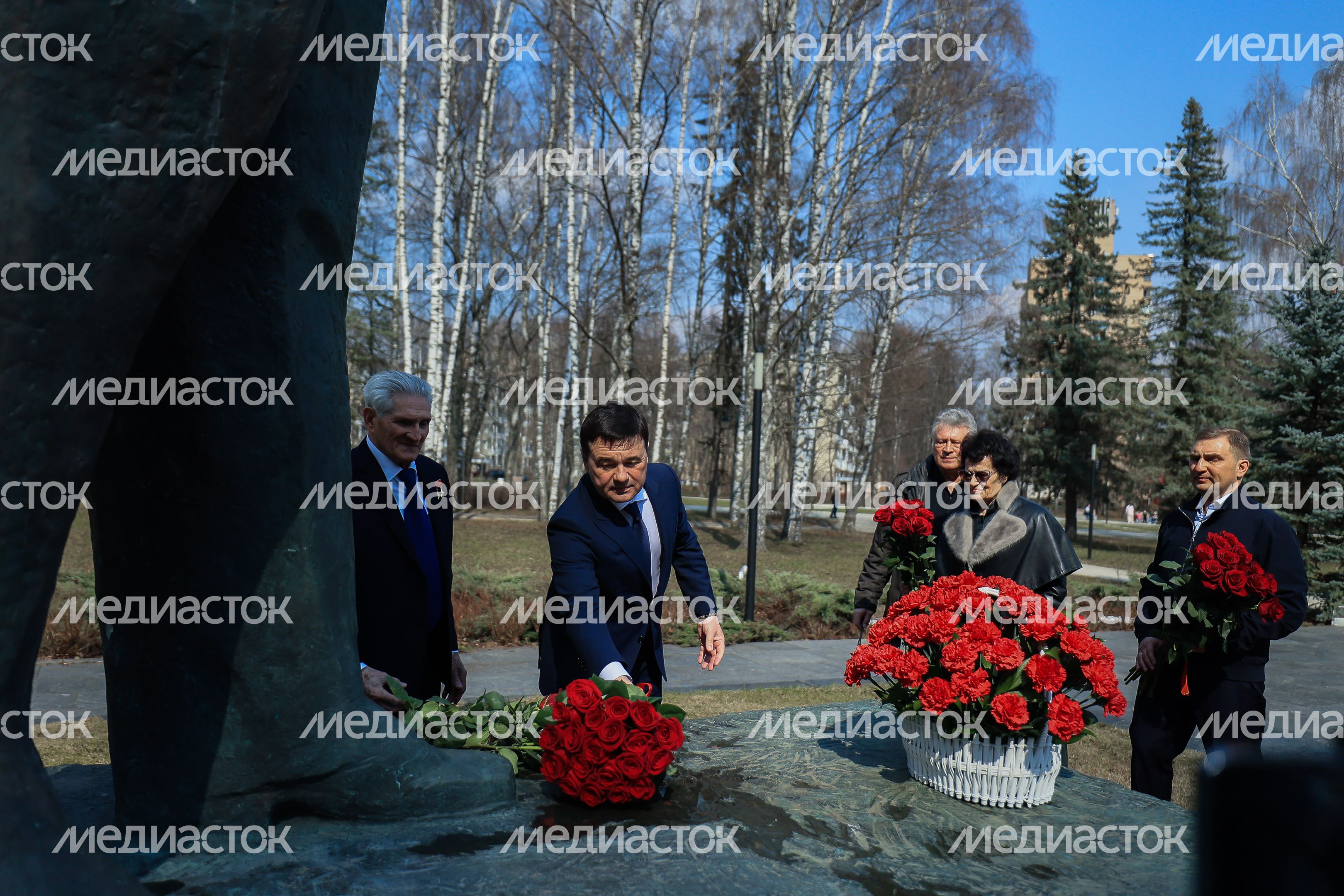 Посещение губернатором космонавта первого отряда