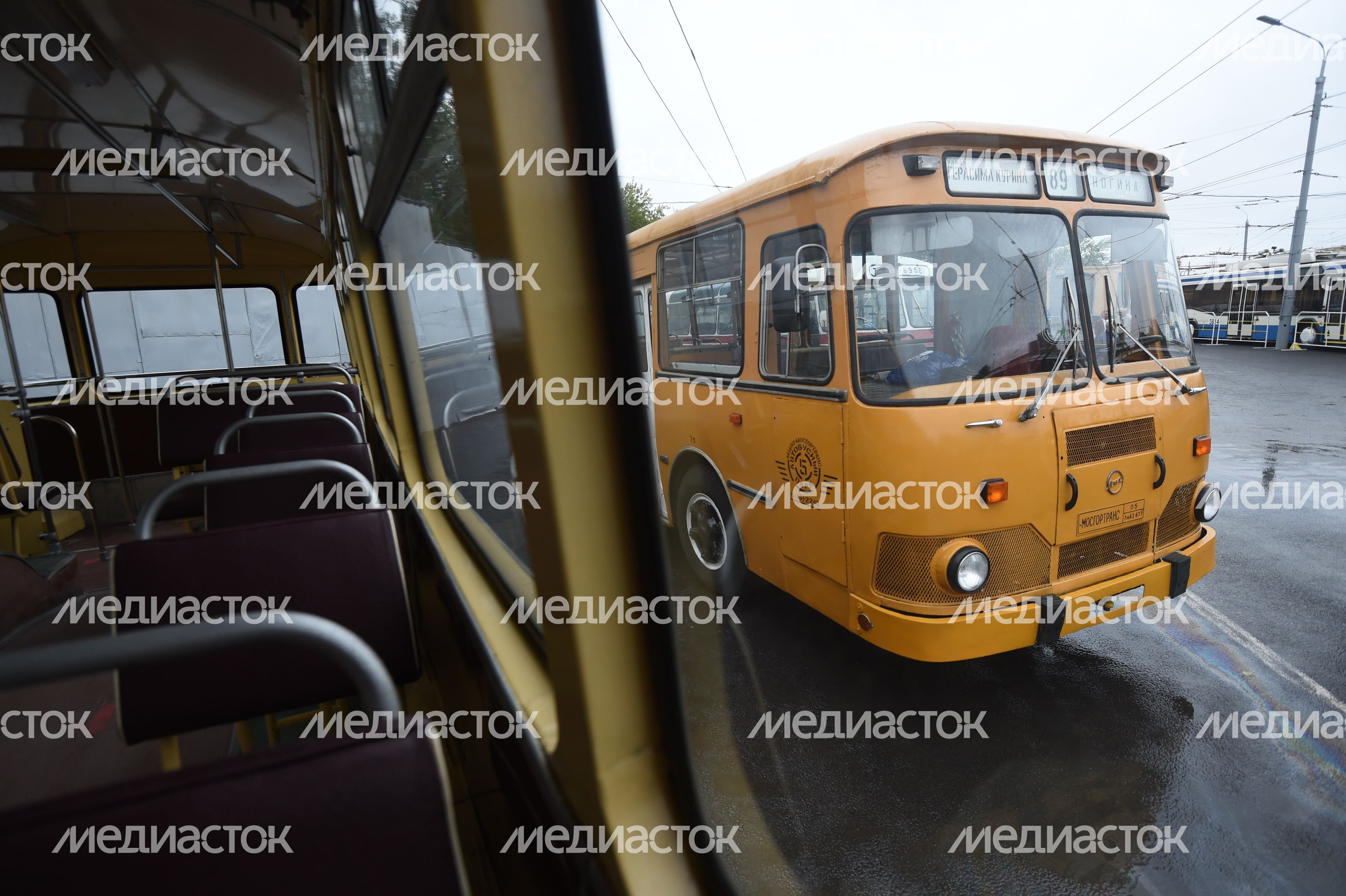 Выставка ретротехники ко Дню московского транспорта