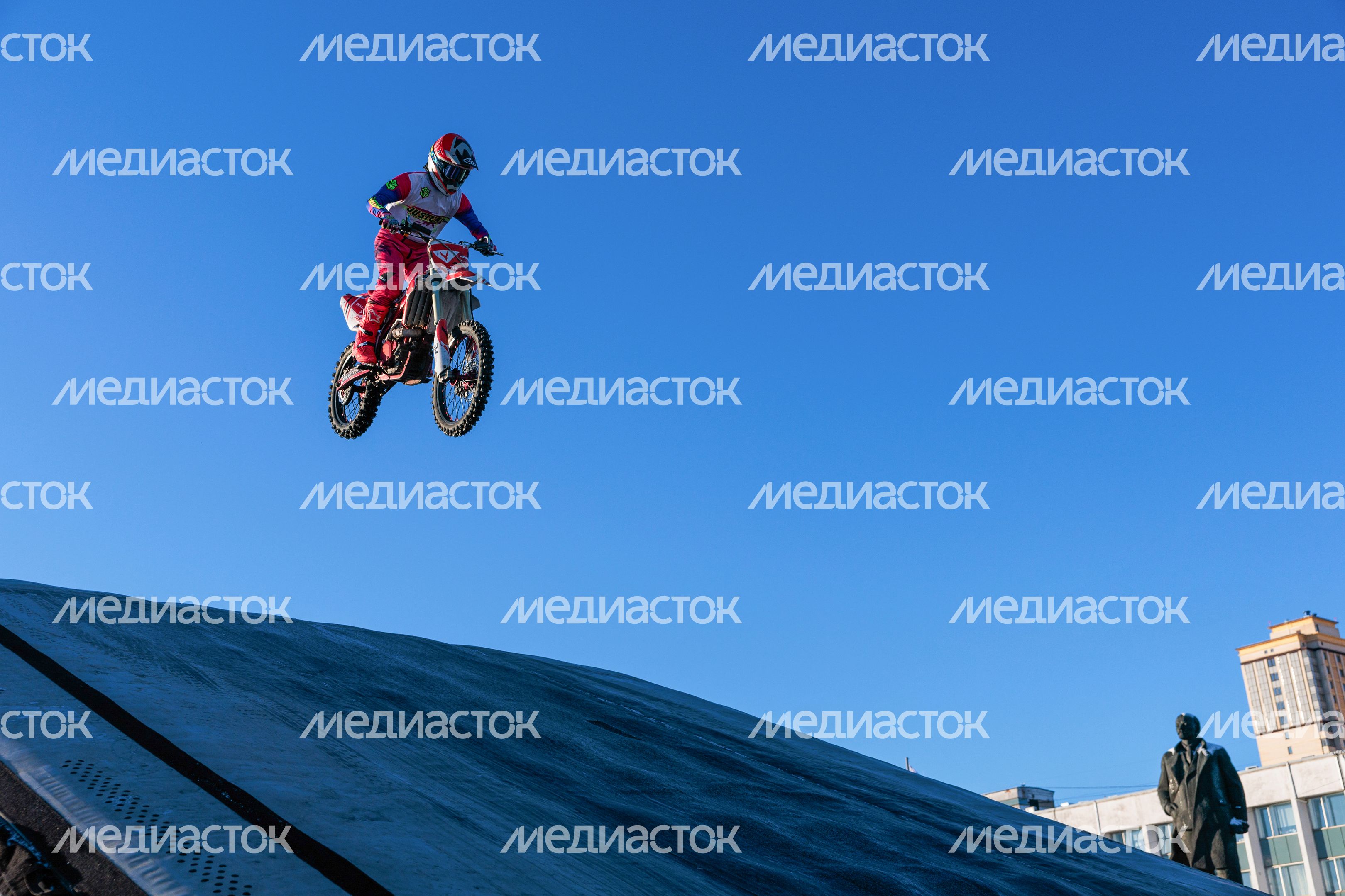 Зимний фристайл-мотокросс от команды FMX13 в Одинцово Зимний фристайл-мотокросс от команды FMX13 в Одинцово