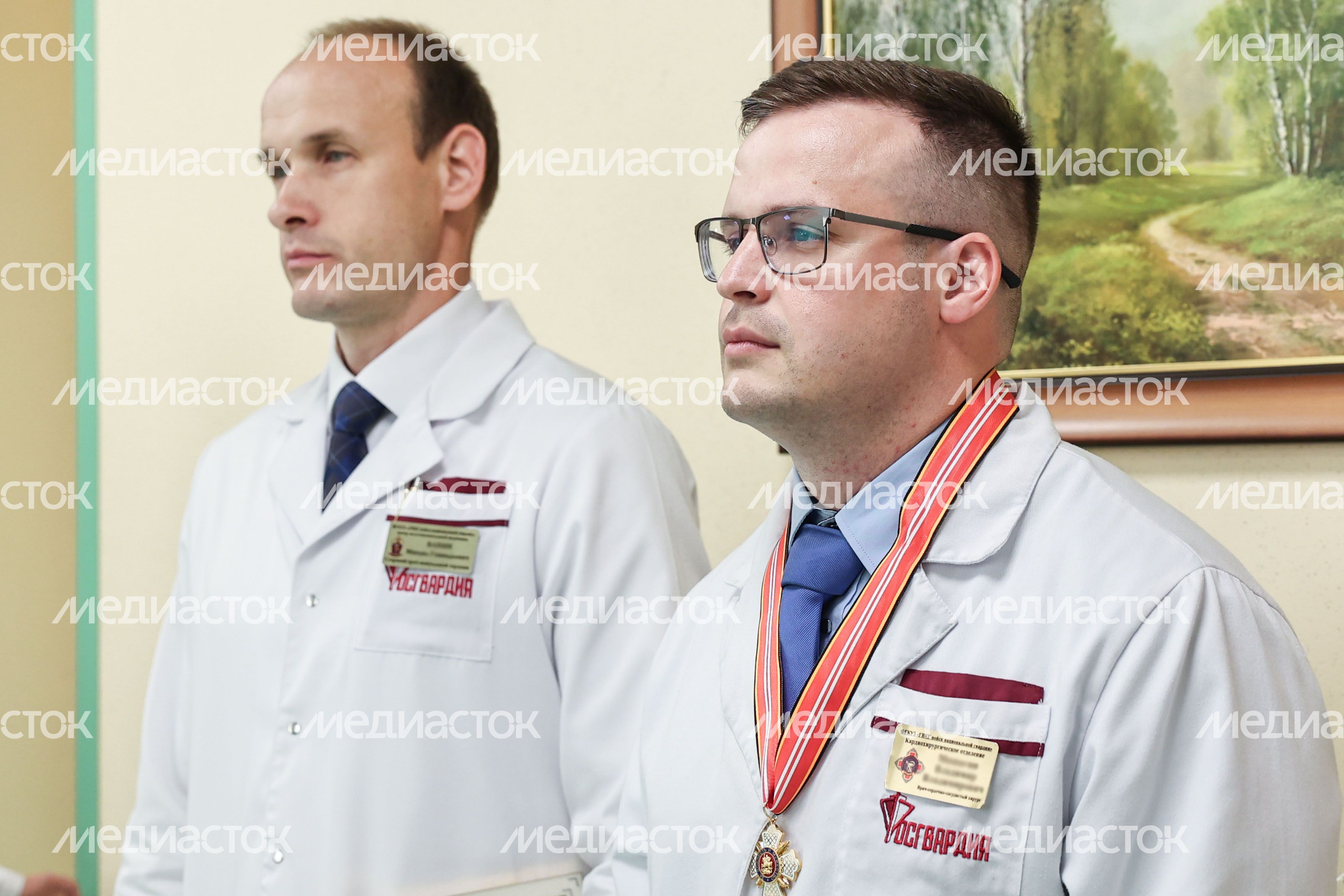 Андрей Воробьев наградил медиков в госпитале Росгвардии в Балашихе Андрей Воробьев наградил медиков в госпитале Росгвардии в Балашихе