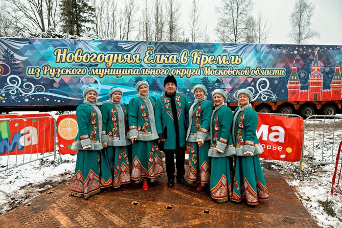 Торжественные проводы главной новогодней елки страны в Москву