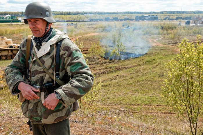 Военно-историческая реконструкция боя Великой Отечественной войны с техникой и авиацией в парке «Патриот» Одинцовского округа