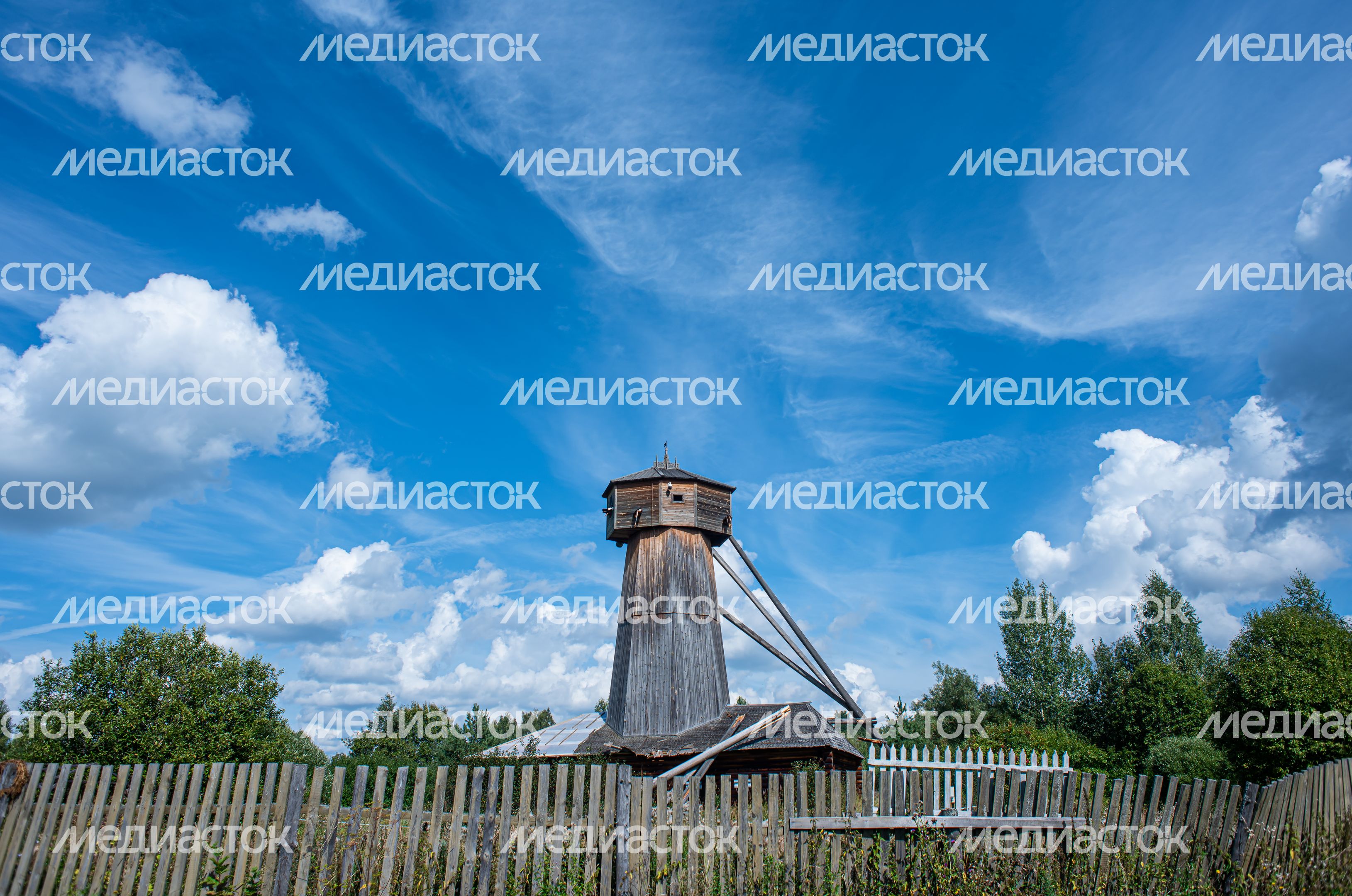 Летние виды музея деревянного зодчества