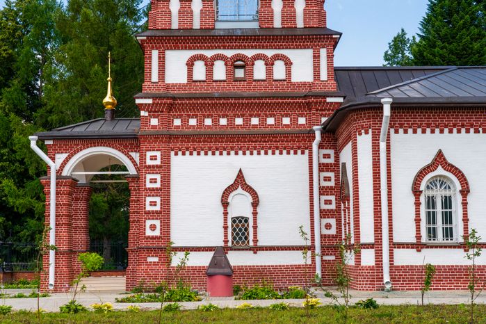 Церковь Воскресения Словущего в деревне Карпово Дмитровского округа