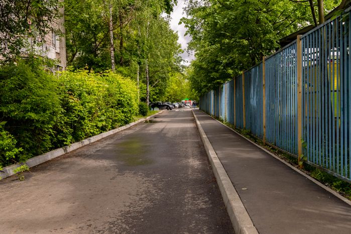 Всеволод Волосевич оценил выполнение работ по благоустройству дворовых территорий и «народных троп»