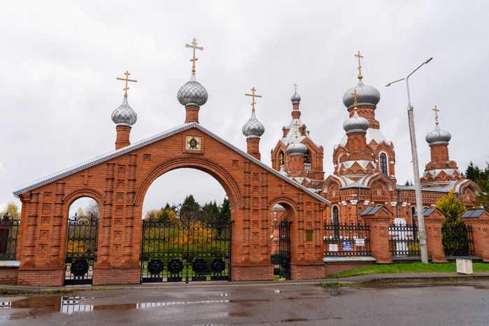 Церковь Воздвижения Честного Креста Господня в селе Дарна округа Истра
