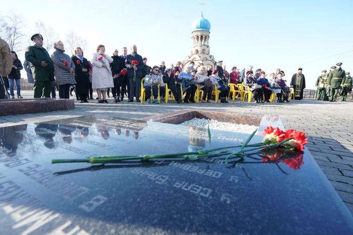 Открытие после реставрации воинского мемориала в деревне Ельня в Подмосковье