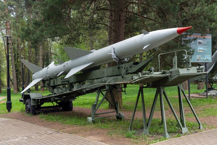 Пусковая установка зенитных ракет комплекса С-75 у Ленино-Снегиревского военно-исторического музея