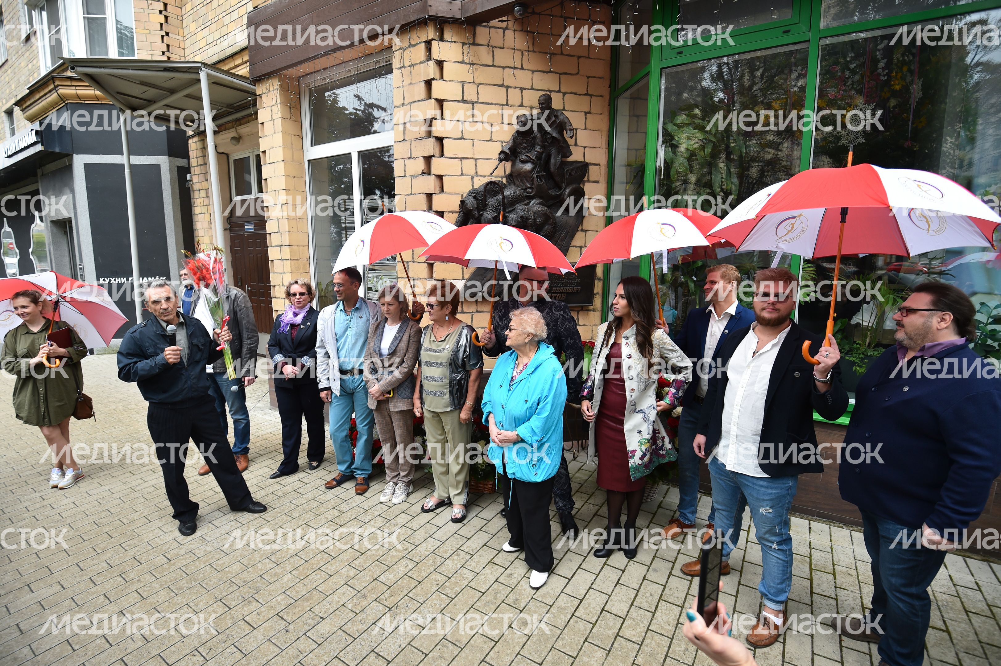 Открытие мемориальной доски в честь народного артиста СССР Валентина Филатова Открытие мемориальной доски в честь народного артиста СССР Валентина Филатова