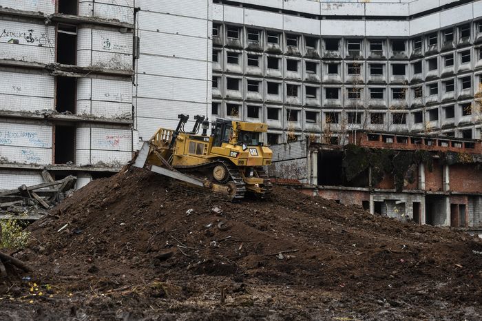 Начало работ по демонтажу Ховринской заброшенной больницы