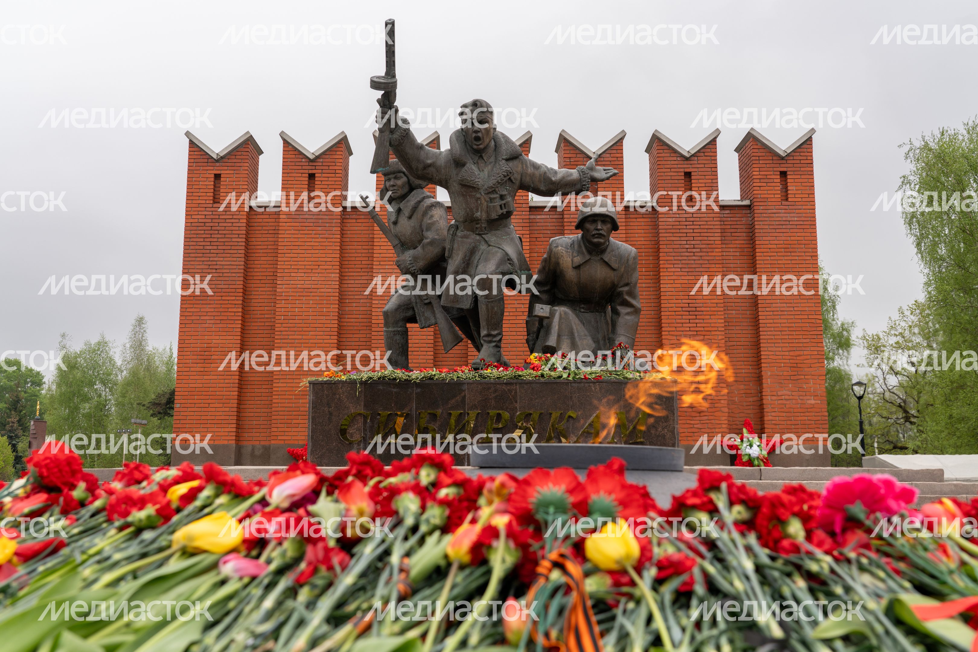 Мемориал воинам-сибирякам — защитникам Москвы на территории Ленино-Снегиревского военно-мемориального комплекса Мемориал воинам-сибирякам — защитникам Москвы на территории Ленино-Снегиревского военно-мемориального комплекса