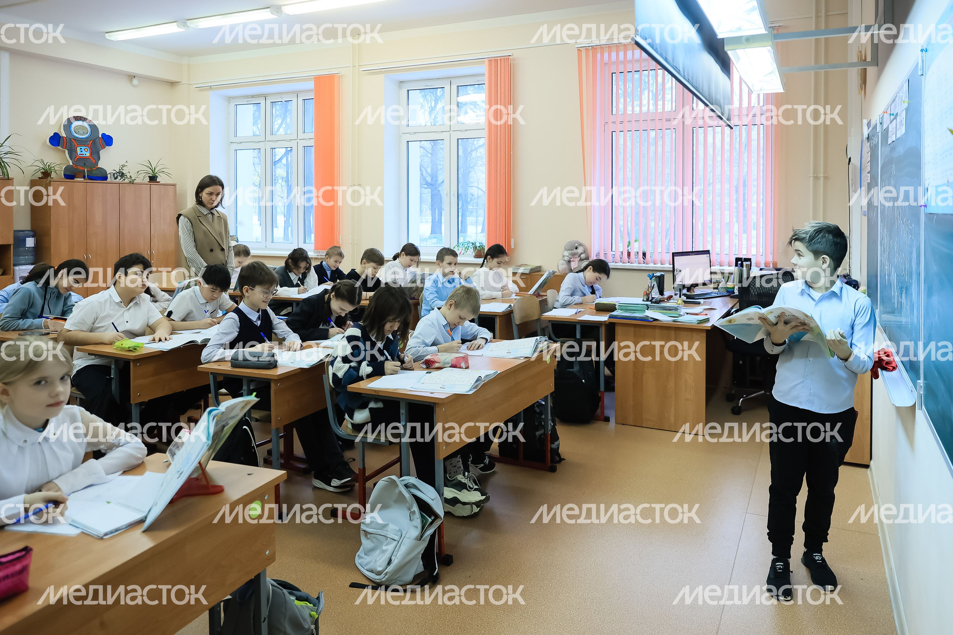 Встреча Губернатора Подмосковья со школьниками из Балашихи, чьи близкие находятся в зоне СВО