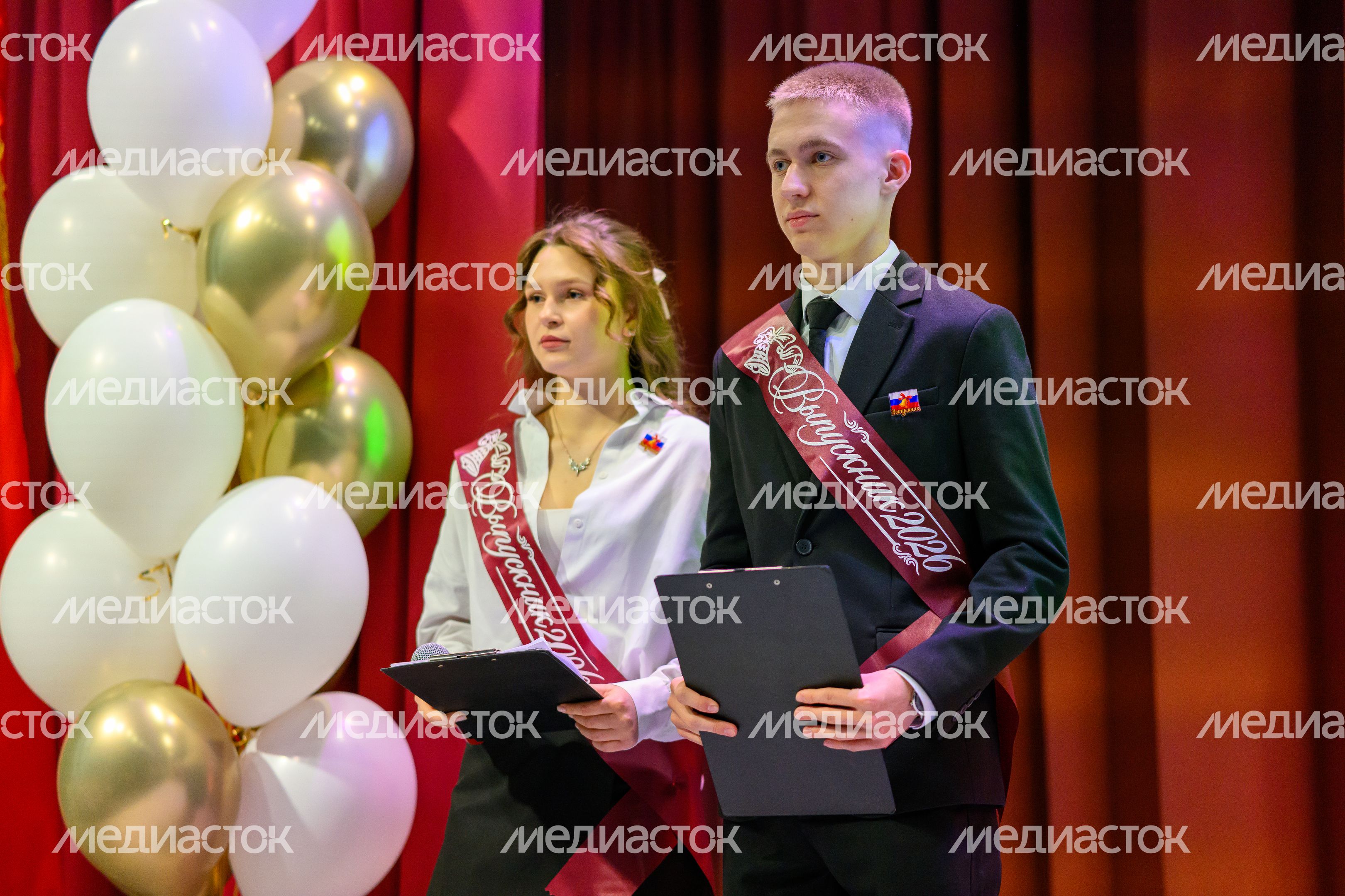 Последний звонок в гимназии №41 - корпусе «Феникс» в ЖК «Жулебино парк» города Люберцы Последний звонок в гимназии №41 - корпусе «Феникс» в ЖК «Жулебино парк» города Люберцы