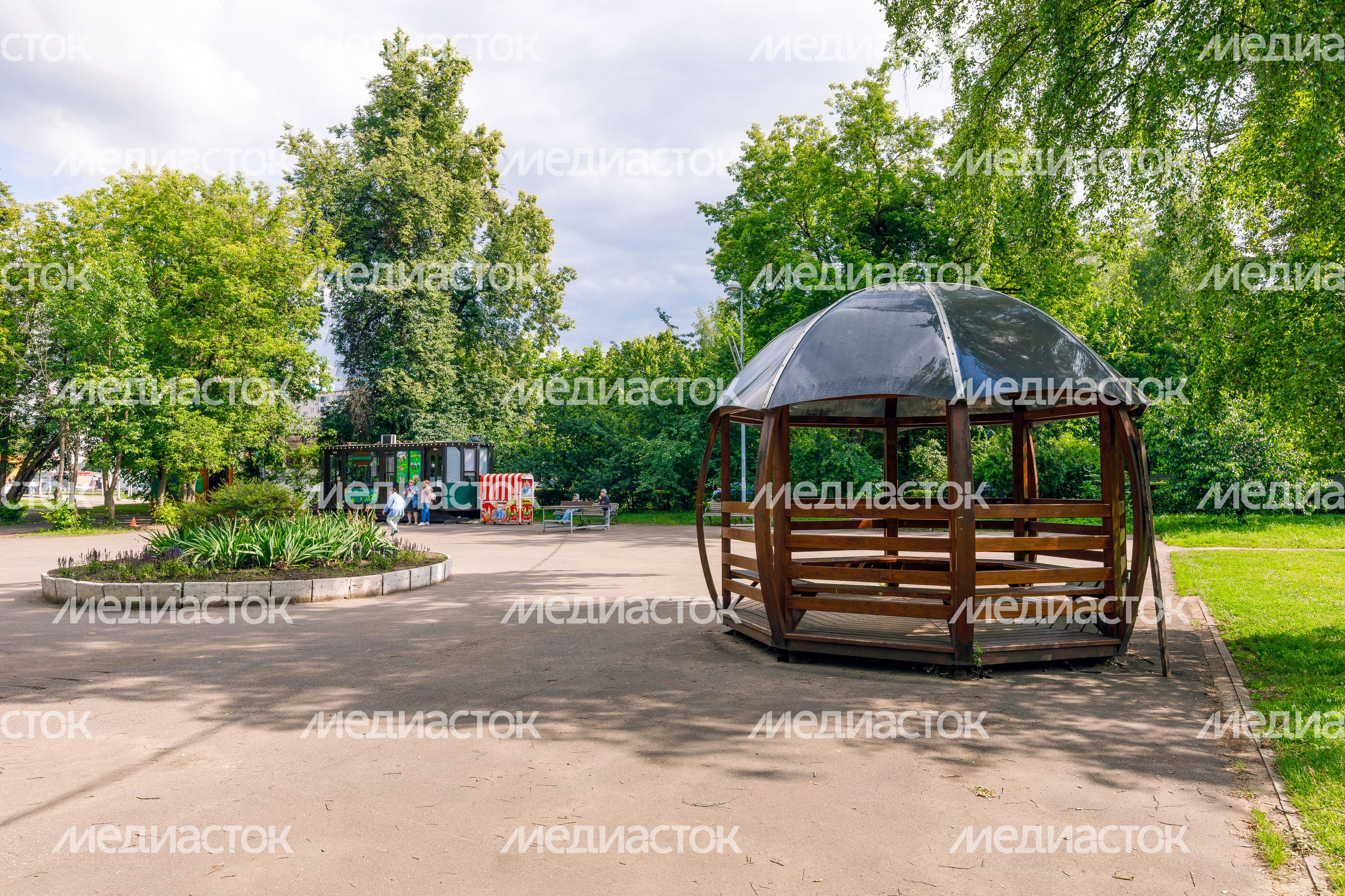 Беседка в парке «Костино» в Королеве Беседка в парке «Костино» в Королеве