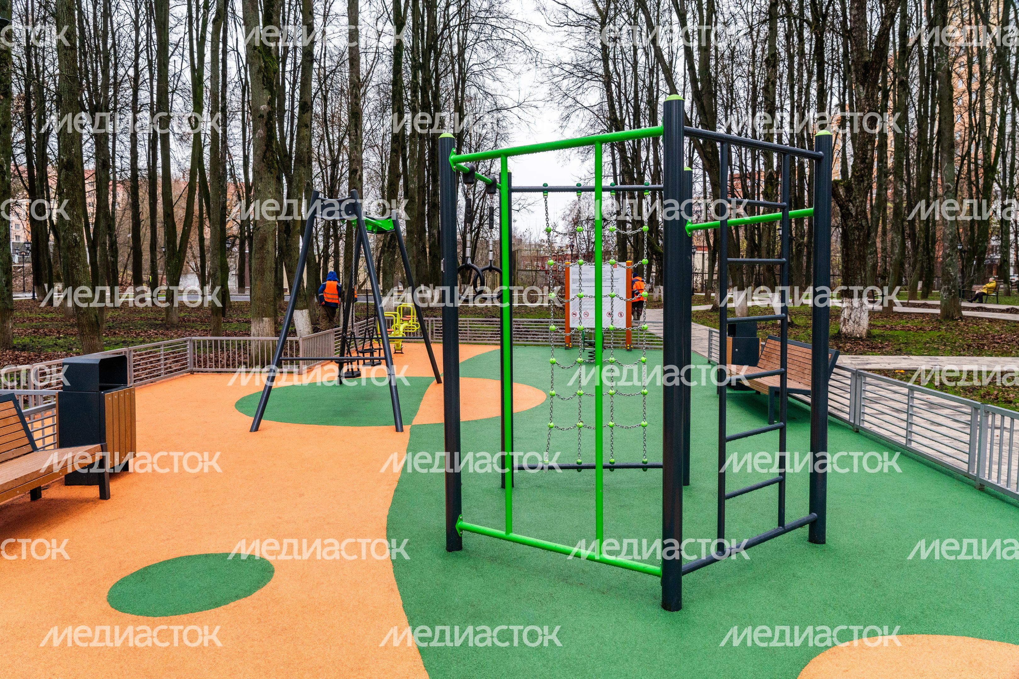Детская площадка в Детском парке на улице Калинина в Наро-Фоминске Детская площадка в Детском парке на улице Калинина в Наро-Фоминске