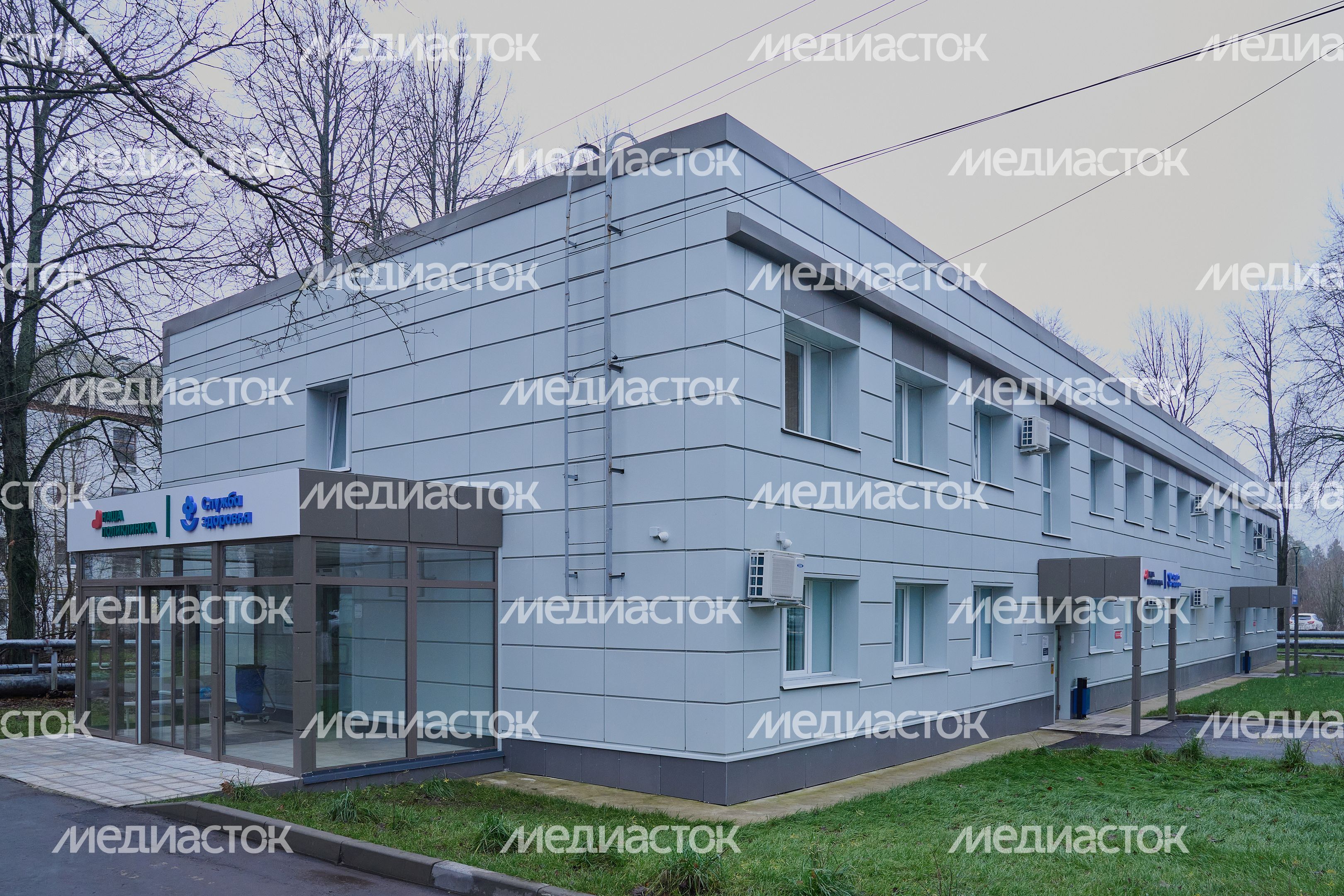 Здание поликлиники в Молодежном Здание поликлиники в Молодежном
