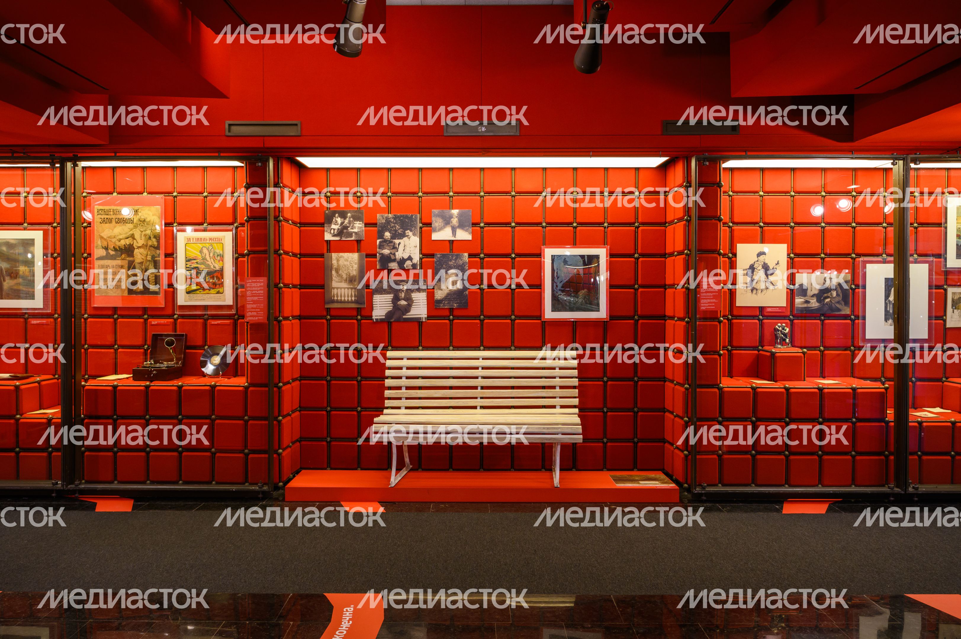 Выставка «Любовь к жизни», приуроченная к 155-летию со дня рождения В.И. Ленина, в музее-заповеднике «Горки Ленинские» Выставка «Любовь к жизни», приуроченная к 155-летию со дня рождения В.И. Ленина, в музее-заповеднике «Горки Ленинские»
