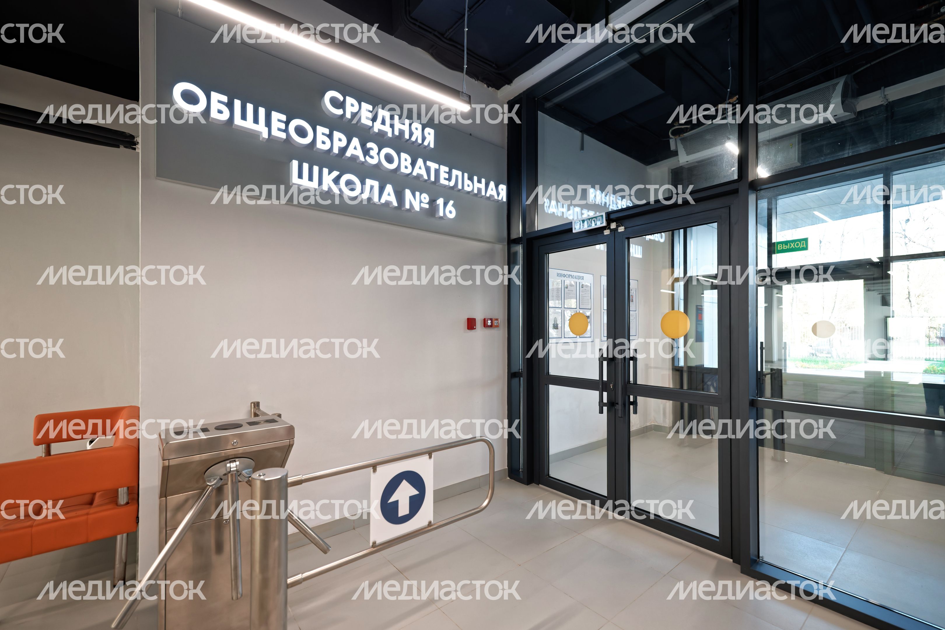 Коридор в новой пристройке средней школы №16 в Подольске Коридор в новой пристройке средней школы №16 в Подольске