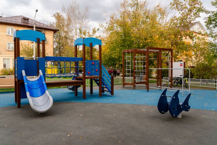 Новая детская площадка на улице Московской в поселке Снегири округа Истра