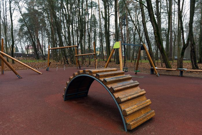 Детская площадка в парке культуры и отдыха «Свердловский» поселка Свердловский Лосино-Петровского округа зимой