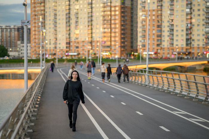Пешеходный мост через озеро Черное соединил микрорайон Зенино в Люберцах и Некрасовку в Москве