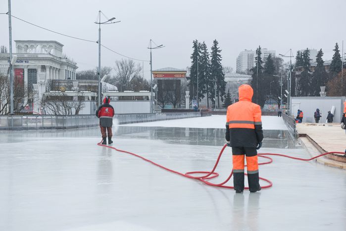 Заливка катка на ВДНХ