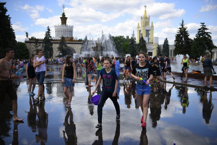Флешмоб «Большая водная битва» на ВДНХ