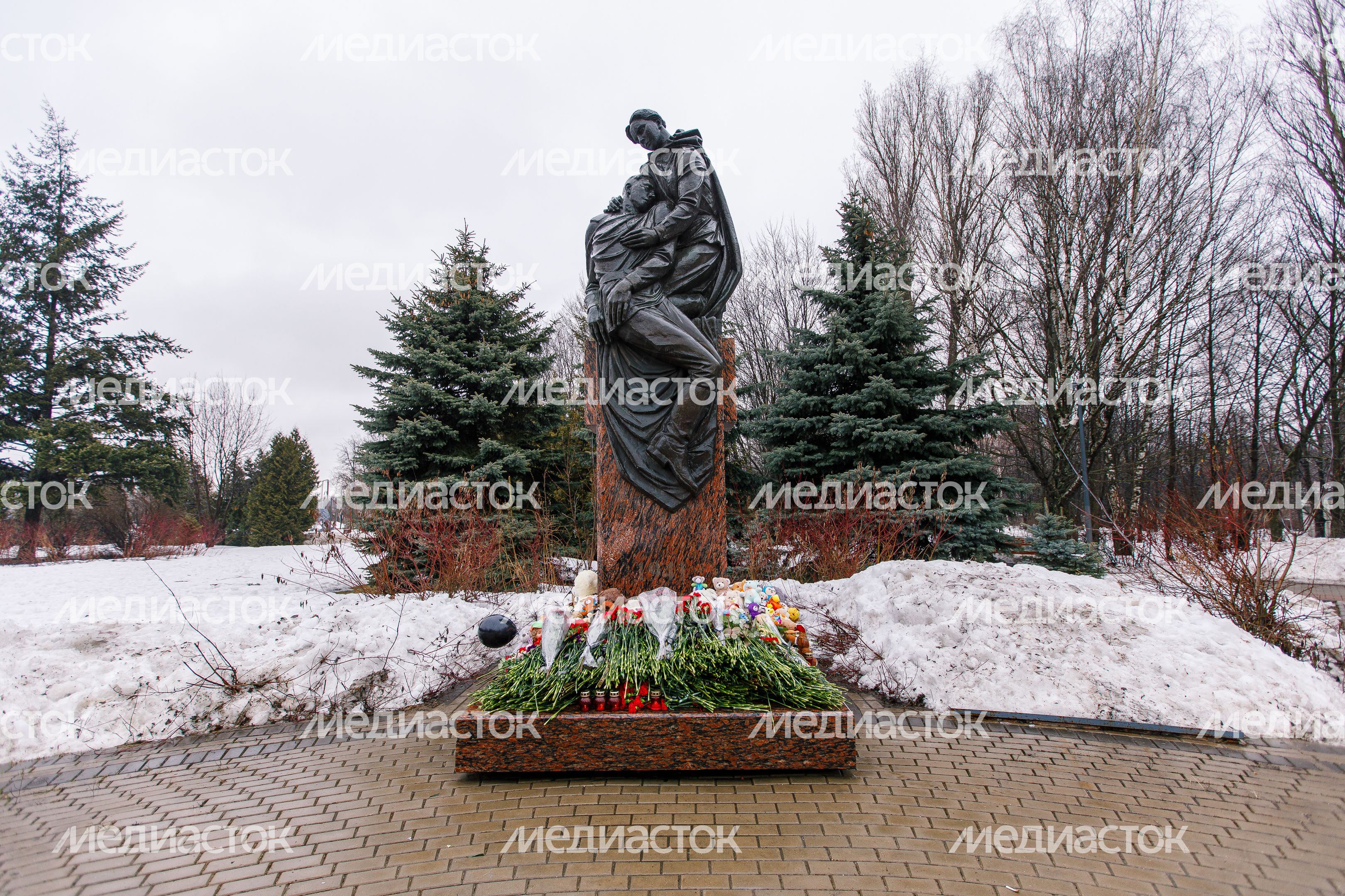 Мемориал памяти погибших в "Крокус Сити Холле" в Химках