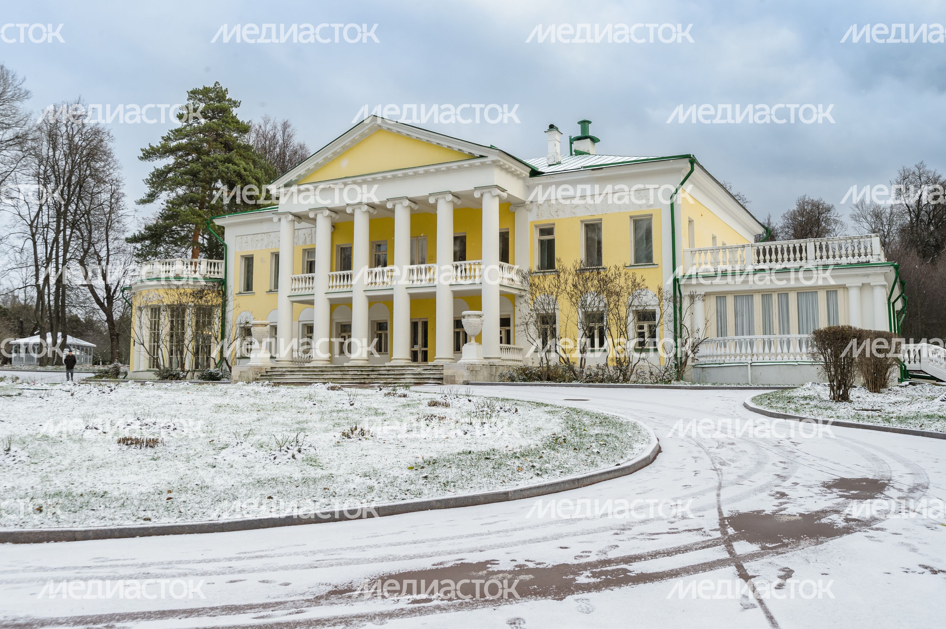 Усадьба «Горки Ленинские». Усадьба и хозяйственный двор Усадьба «Горки Ленинские». Усадьба и хозяйственный двор