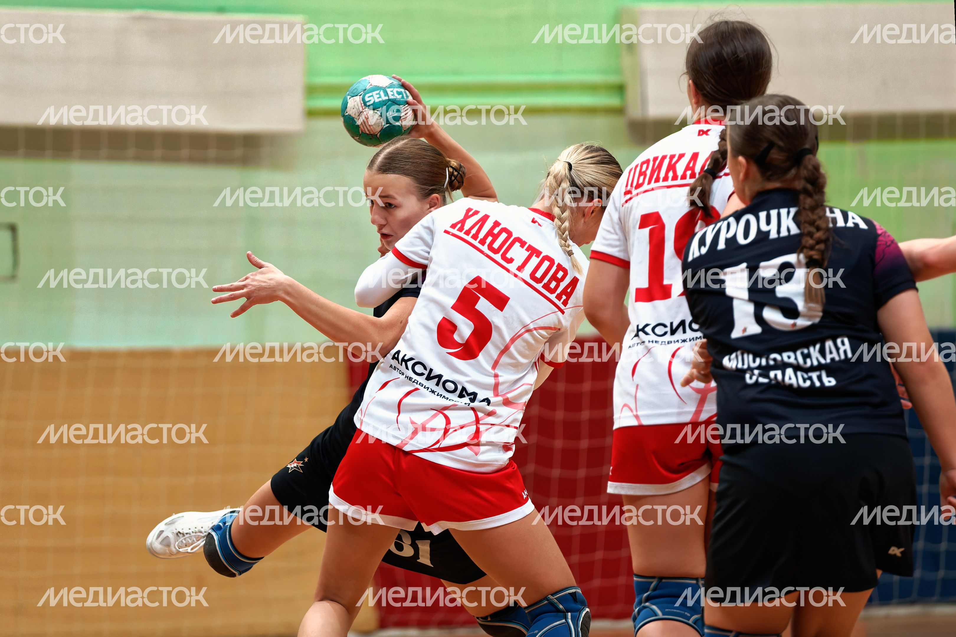 Первенство России по гандболу среди женских команд молодежного состава в Рузе. «Звезда-2» – «Астраханочка-СШОР» Первенство России по гандболу среди женских команд молодежного состава в Рузе. «Звезда-2» – «Астраханочка-СШОР»
