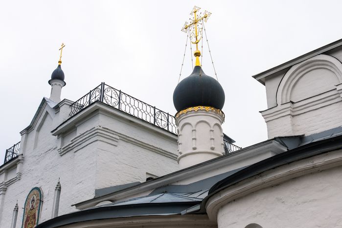 Церковь Спаса Нерукотворного Образа в Долгопрудном осенью