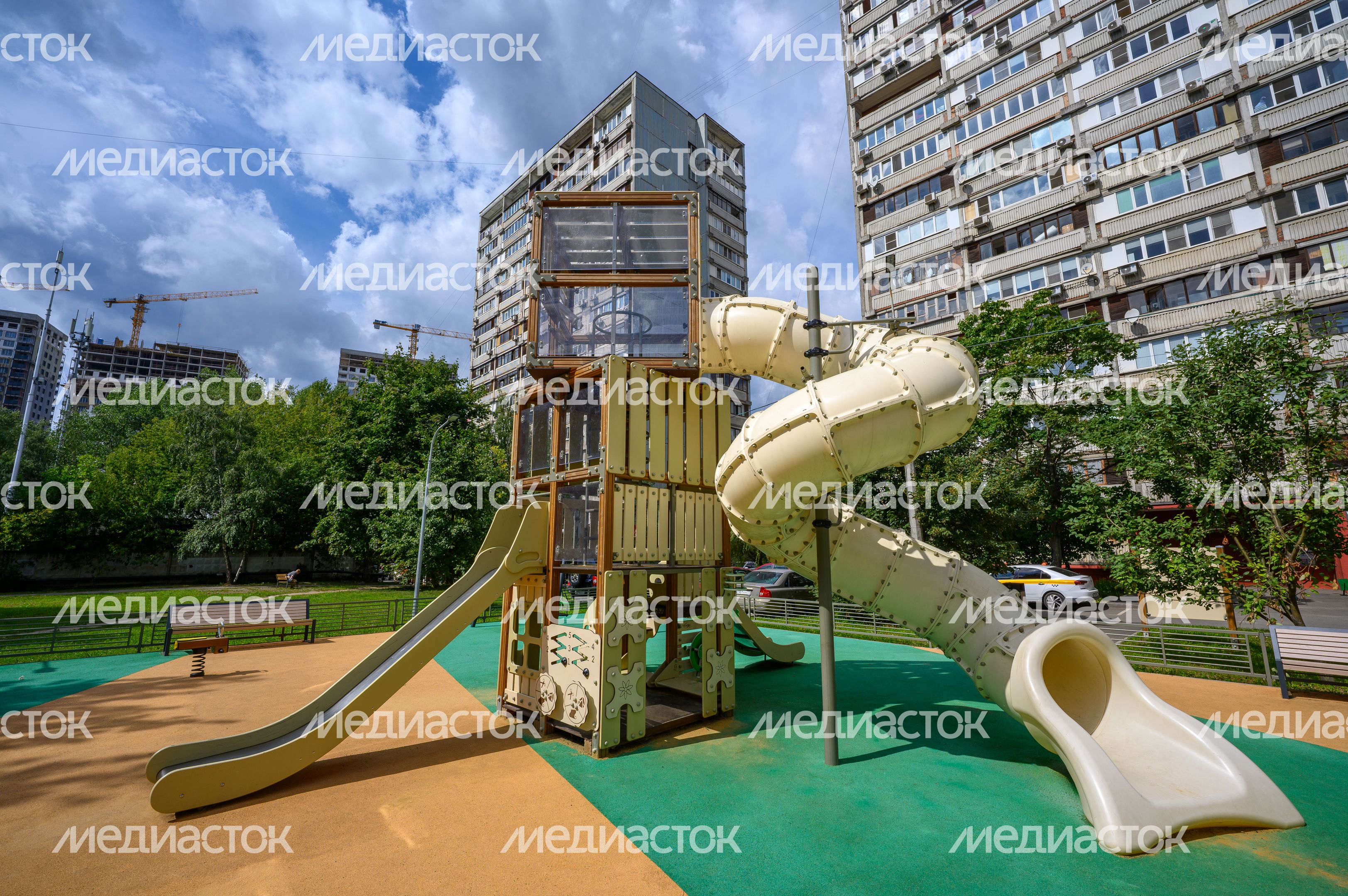 Благоустройство детской площадки на улице Дзержинского в Реутове