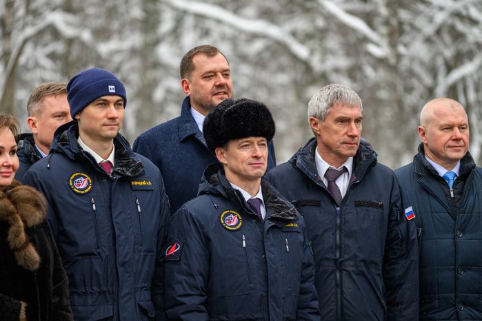 Торжественная встреча космонавтов экипажа МКС-73 Сергея Рыжикова и Алексея Зубрицкого в Звездном городке